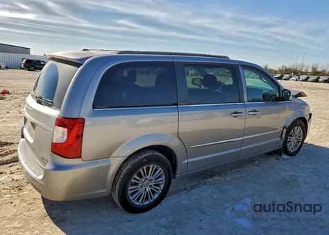 2016 Chrysler Town & Country Touring L z USA, uszkodzony, nr VIN 2C4RC1CG7GR247156